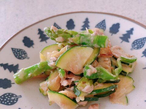 夏にぴったり！サッパリと頂くズッキーニのツナ和え